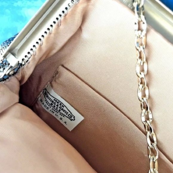 Vintage Whiting & Davis Co. Gold Mesh Clutch Purse - Picture 4 of 9